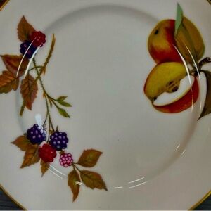 ROYAL WORCESTER EVESHAM BREAD AND BUTTER PLATE SET OF 8